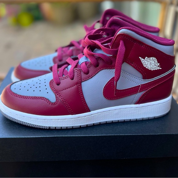 Purple Air Jordan Mid True Berry Air Jordan Mid SE Sneakers